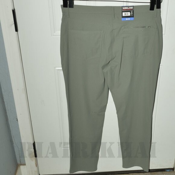 Kirkland Signature Men’s Commuter Pant - Picture 3 of 4